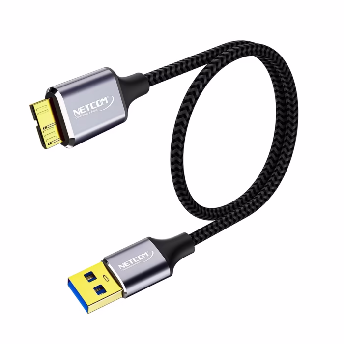 Cable USB a Micro B de cm para Disco Externo Cable Enmallado NETCOM PE CA Cable premium USB  a Micro B Netcom PE CA de cm enmallado mostrando sus conectores de aluminio para discos duros externos un producto de HD Multimedia PERU SAC Cable para Disco Externo