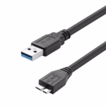 Cable para Disco Externo USB a Micro-B de 1MT NETCOM PE-US0075/1M: La Conexión Esencial para tu Disco Duro Externo, Cable USB 3.0 a Micro-B de 1 metro Netcom, mostrando el conector USB-A y el conector ancho Micro-B 3.0 para discos duros externos, un producto de HD Multimedia PERU SAC.