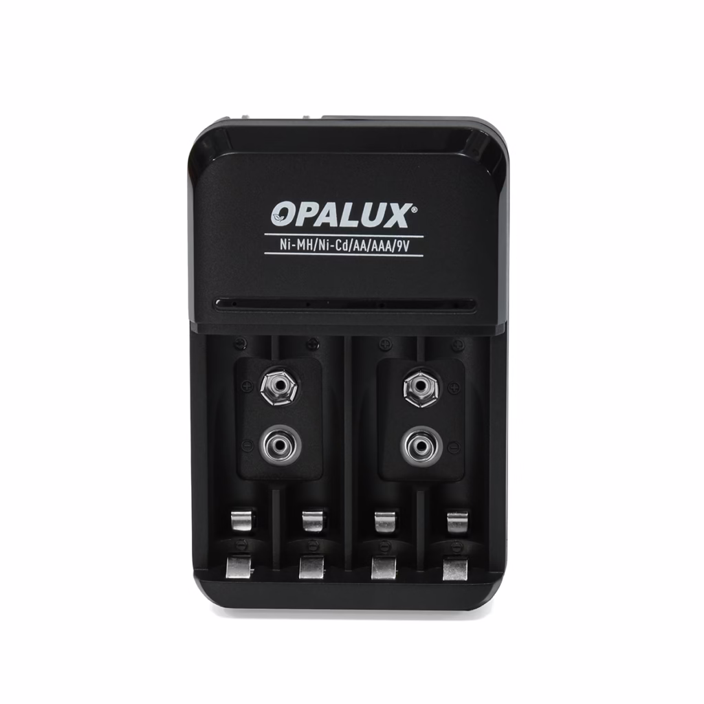 Cargador de Pilas y Baterías Ni MH Ni Cd Opalux OP BC El Dispositivo ideal para el Hogar o la Oficina Cargador de pilas universal Opalux OP BC de color negro mostrando sus  bahías para AAAAA y  bahías para baterías V un producto de HD Multimedia PERU SAC