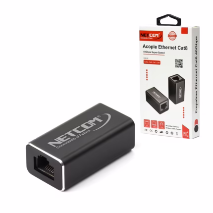 Empalme RJ45 Cat8/7/6a/6/5e NETCOM PE-UR0108: Extiende tu Cable de Red con Facilidad, Empalme o acoplador de red RJ45 metálico y blindado Cat8 Netcom PE-UR0108, mostrando sus dos puertos hembra para unir cables de red de 40Gbps, un producto de HD Multimedia PERU SAC.
