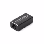 Empalme RJ45 Cat8/7/6a/6/5e NETCOM PE-UR0108: Extiende tu Cable de Red con Facilidad, Empalme o acoplador de red RJ45 metálico y blindado Cat8 Netcom PE-UR0108, mostrando sus dos puertos hembra para unir cables de red de 40Gbps, un producto de HD Multimedia PERU SAC.