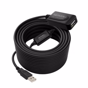 Extensión USB 25MT Activo USB 2.0 480Mbps NETCOM PE-UA0325: Rompe Todas las Barreras de Distancia, Cable extensor USB 2.0 activo de 25 metros Netcom PE-UA0325, mostrando el conector de entrada USB-A y los boosters de señal integrados, un producto de HD Multimedia PERU SAC.