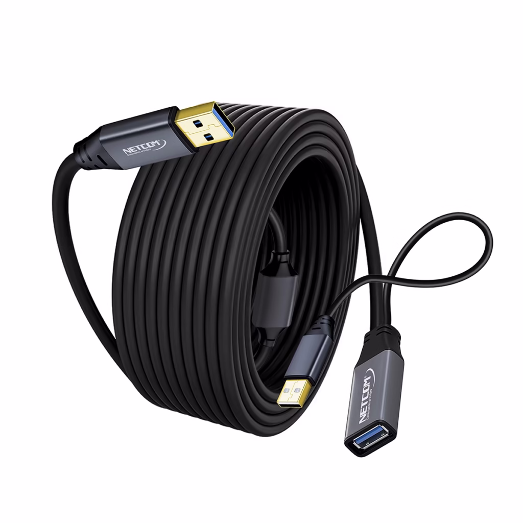 Extensión USB  MT Activo Gbps NETCOM PE EX Lleva tu Conexión USB  a  Metros sin Perder Velocidad Cable extensor USB  activo de  metros Netcom mostrando el conector de entrada USB A y el extremo hembra USB A con su conector de alimentación auxiliar un producto de HD Multimedia PERU SAC