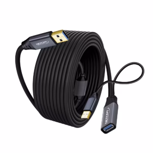 Extensión USB 3.0 20MT Activo 5Gbps NETCOM PE-EX0120: Lleva tu Conexión USB 3.0 a 20 Metros sin Perder Velocidad, Cable extensor USB 3.0 activo de 20 metros Netcom, mostrando el conector de entrada USB-A y el extremo hembra USB-A con su conector de alimentación auxiliar, un producto de HD Multimedia PERU SAC.