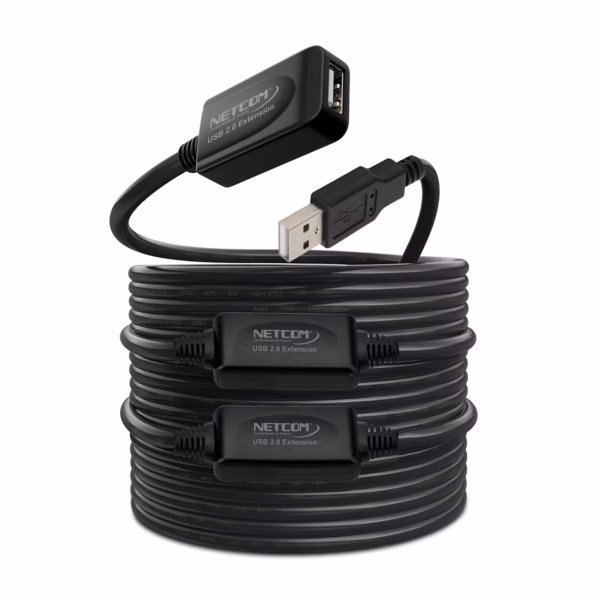 Extensión USB 30MT Activo USB 2.0 480Mbps NETCOM PE-UA0330: La Conexión confiable a largas distancias, Cable extensor USB 2.0 activo de 30 metros Netcom PE-UA0330, mostrando el conector de entrada USB-A y los boosters de señal integrados, un producto de HD Multimedia PERU SAC.