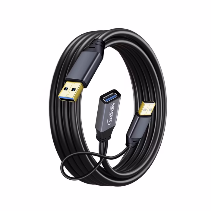 Extensión USB Activo MT USB  Gbps NETCOM PE EX Extiende tu Conexión USB  a  Metros sin Perder Velocidad Cable extensor USB  activo de  metros Netcom PE EX mostrando el conector de entrada USB A y el extremo hembra USB A con su conector de alimentación auxiliar un producto de HD Multimedia PERU SAC