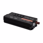 Inversor de Corriente 1500W 12V a 220V para Auto | Onda Modificada | High Full Max HFM-FL-B1500 con Pantalla LCD, Inversor de corriente para Auto de 1500W High Full Max HFM-FL-B1500 negro con pantalla LCD, 3 tomas y puertos USB, disponible en HD Multimedia PERU SAC.